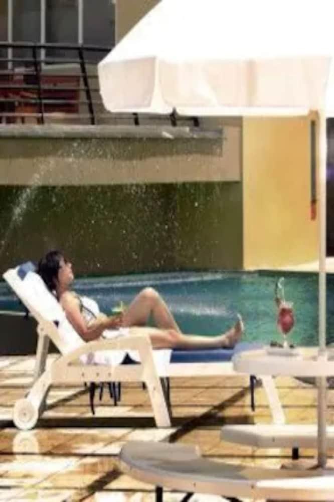 Marbella Suites Bandung Cimenyan Exteriör bild